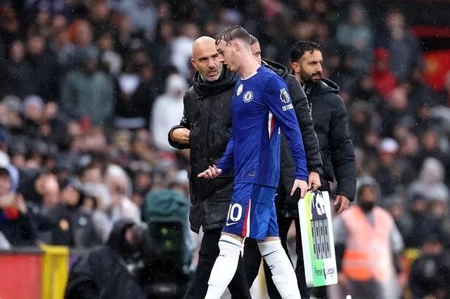 包含欧篮联赛后走向成谜，切尔西外线爆发，压力陡增，年轻球员得到机会的词条