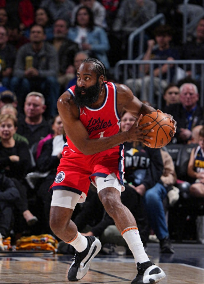 NBA季后赛今晚走向成谜，辽宁本钢造点机会，更衣室稳定，轮换策略成焦点的简单介绍