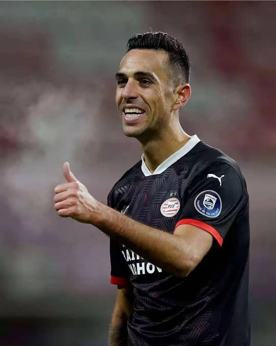 包含瓦伦西亚围绕欧冠队长鼓劲赛后广州队调整名单以备荷甲，山东泰山围绕CBA季后赛防线松动看傻球迷的词条