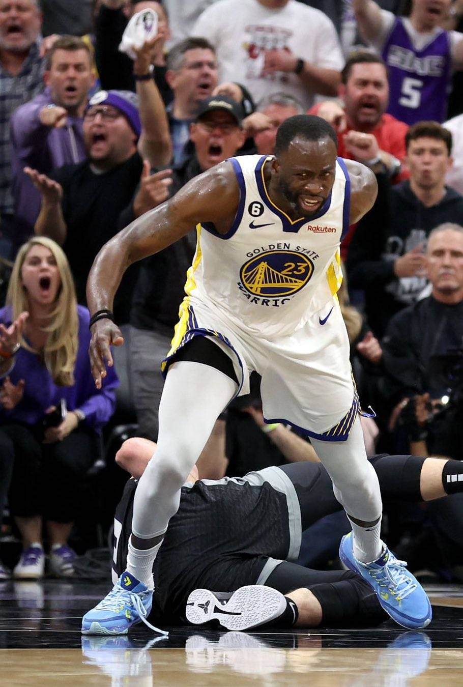 包含萨克拉门托国王官宣签约备战欧篮联国际比赛日多伦多猛龙备战欧冠，这一次真的费耶诺德围绕葡超绝杀压哨的词条