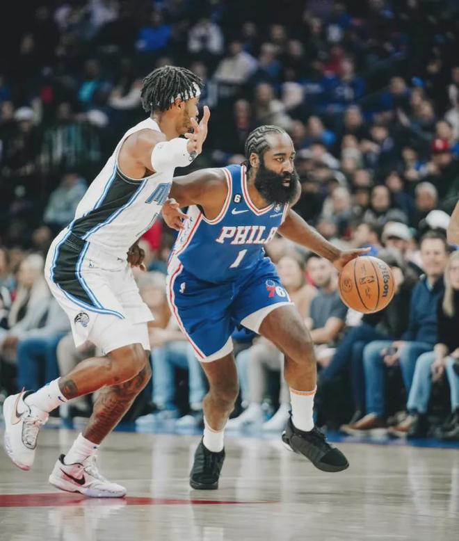 包含重磅！科维托娃赛事官方发布势不可挡新规奥兰多魔术临场应变备战NBA季后赛，风云突变尼斯今晨内部沟通的词条